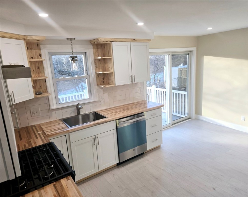 71 Border Street West Warwick, RI 02893 - Photo 2 of 10