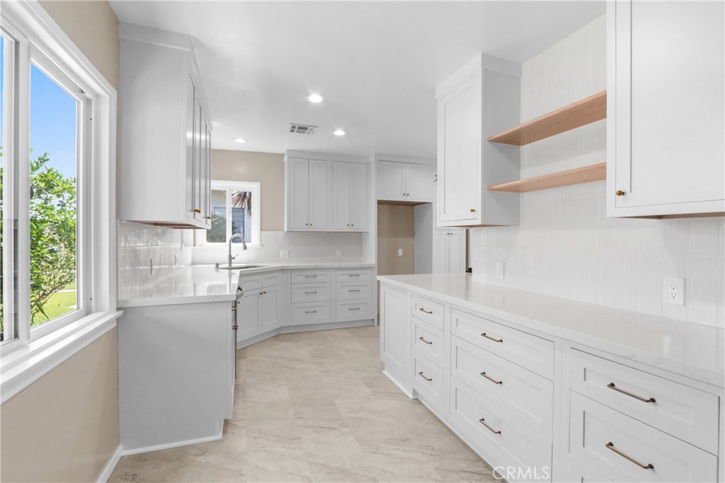 10006 Van Ruiten Street Bellflower, CA 90706 - Photo 9 of 41 EAT IN KITCHEN