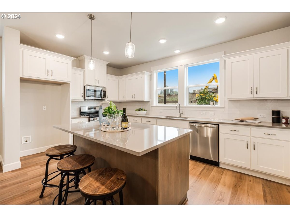 18030 Southwest Barrows Road Beaverton, OR 97007 - Photo 9 of 34 Gallery Image 9
