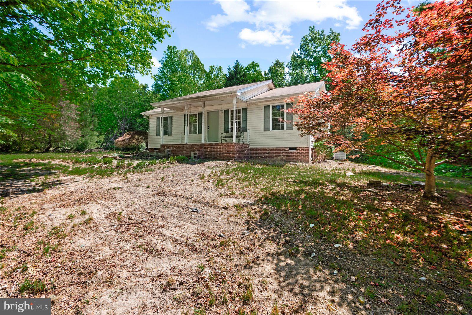 11024 Ladysmith Road Ruther Glen, VA 22546 - Photo 4 of 34 Right side