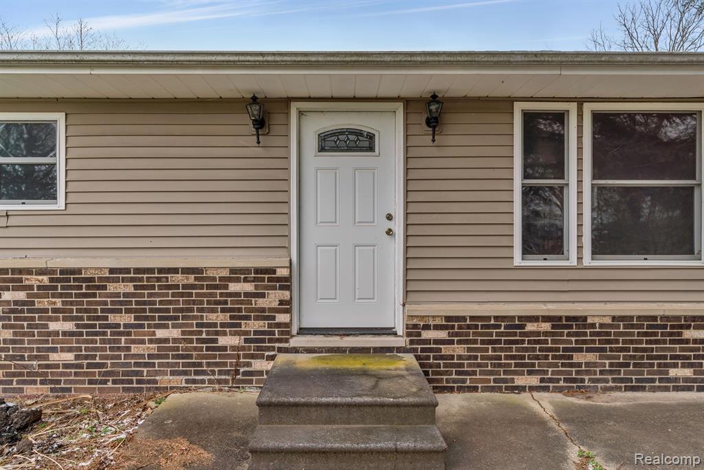 12277 Vernon Road Bancroft, MI 48414 - Photo 4 of 27