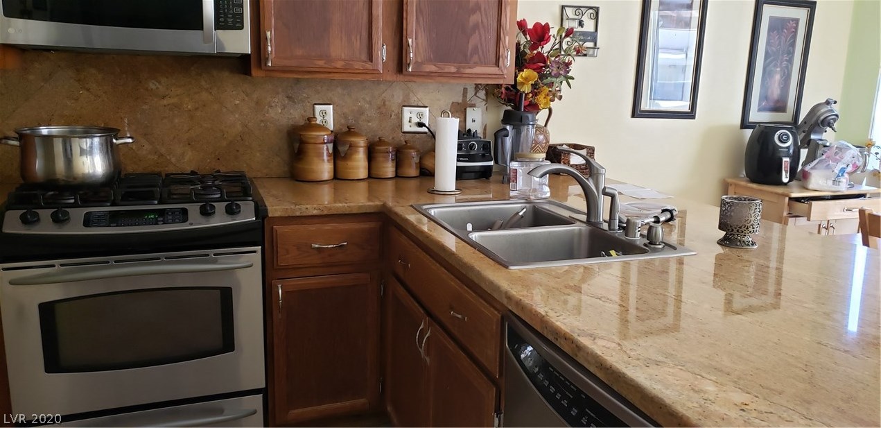 2798 Quaker Ridge Road Las Vegas, NV 89142 - Photo 11 of 23 Gallery Image 11