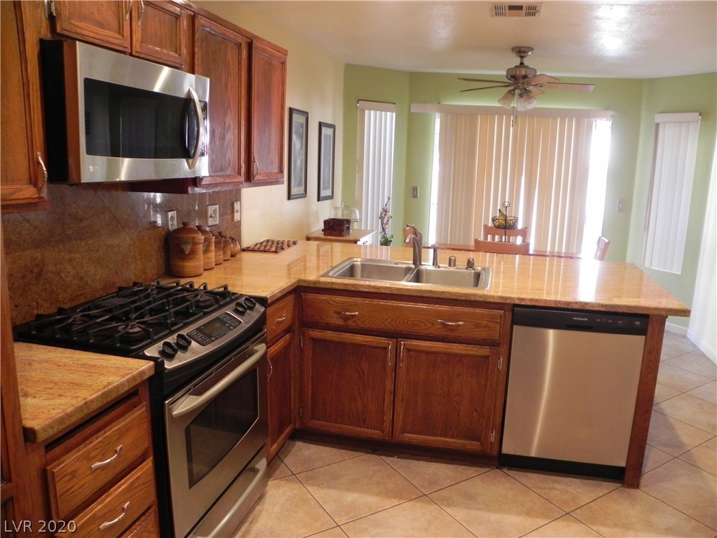 2798 Quaker Ridge Road Las Vegas, NV 89142 - Photo 12 of 23 Gallery Image 12