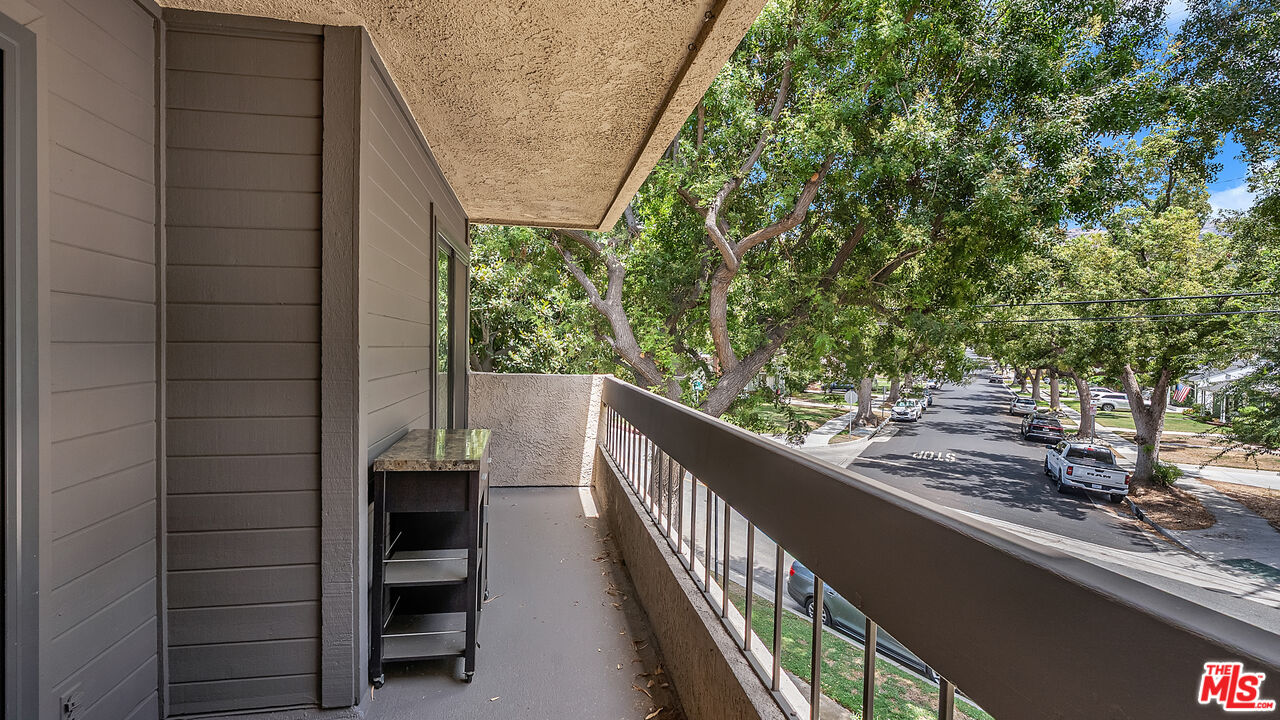 2121 Scott Road, Unit 206 Burbank, CA 91504 - Photo 28 of 39 Gallery Image 28
