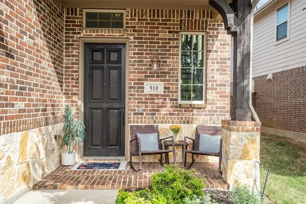 $520,000 | 910 Kirby Drive, Argyle, TX 76226