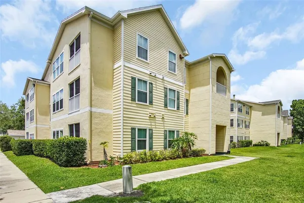 $210,000 | 18245 Bridle Club Drive, Tampa, FL 33647