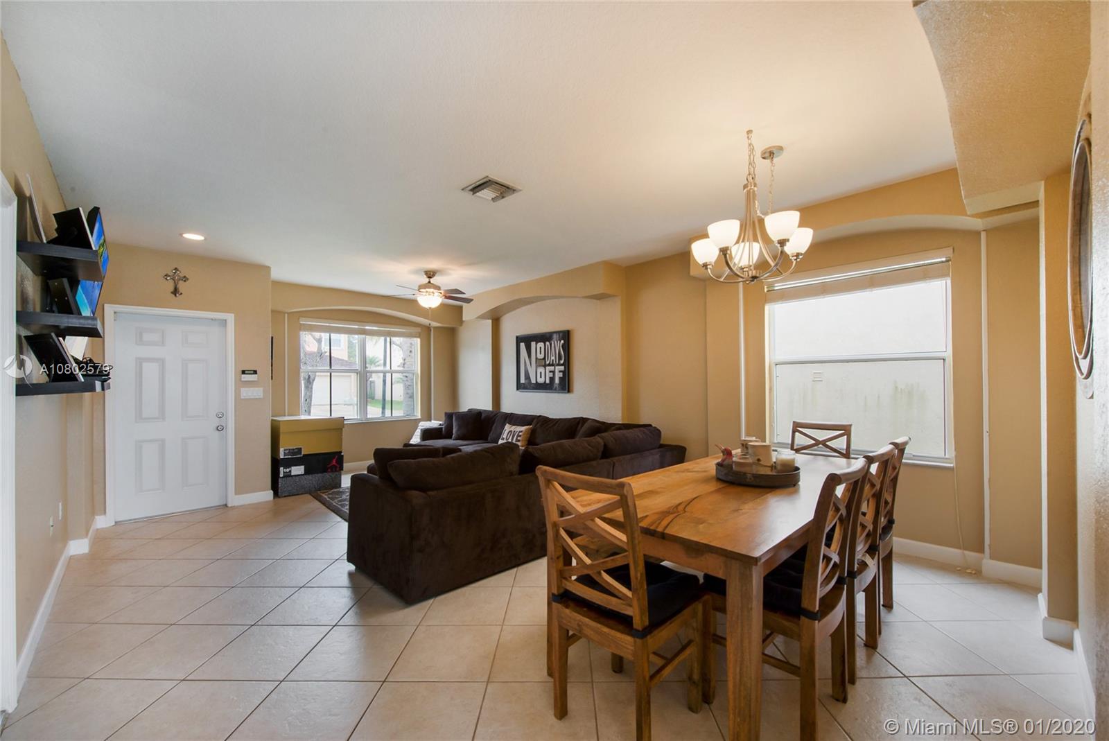 1537 Southeast 20th Road Homestead, FL 33035 - Photo 3 of 15