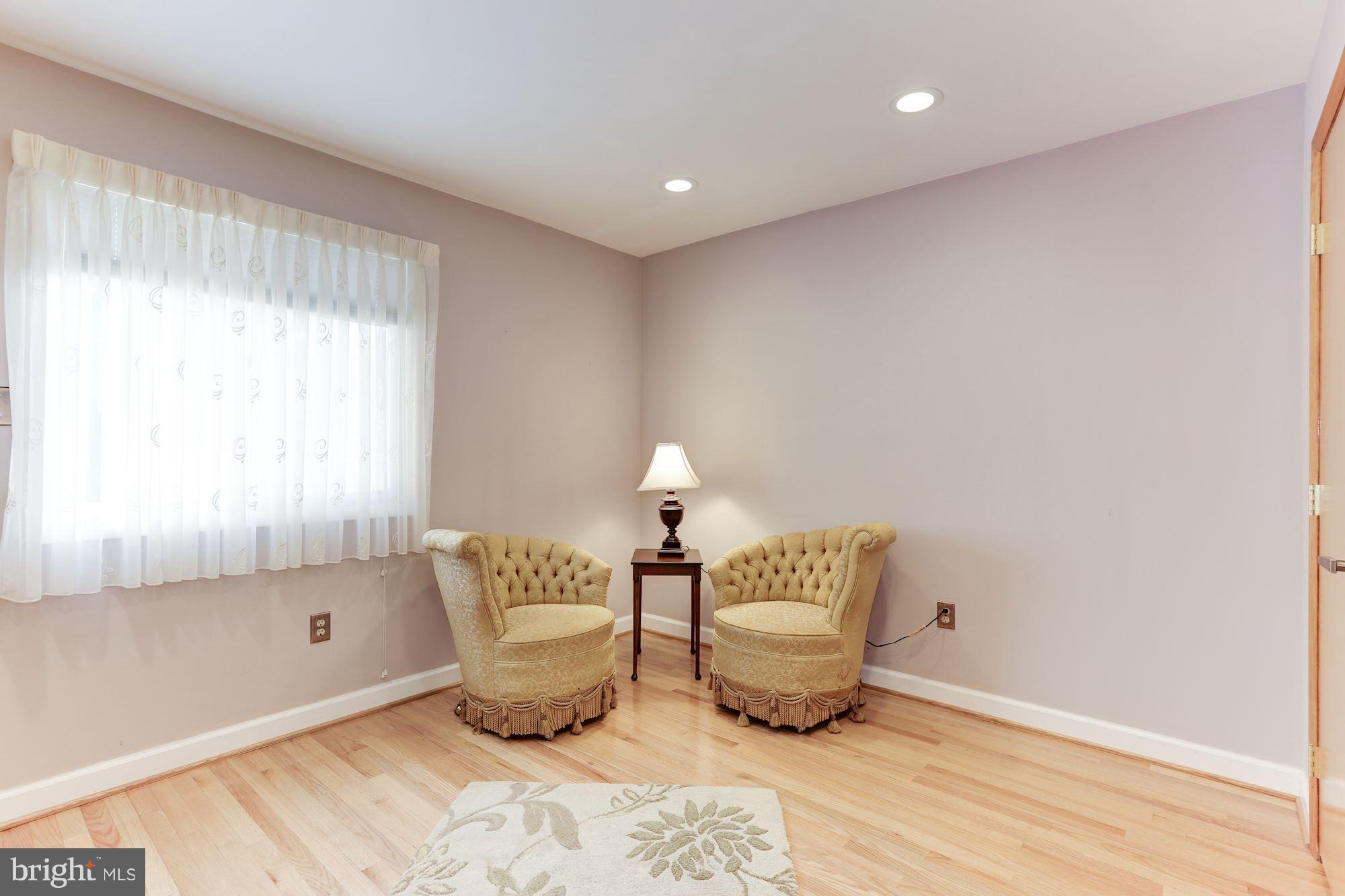 10012 Hall Road Potomac, MD 20854 - Photo 15 of 28 Sitting Room