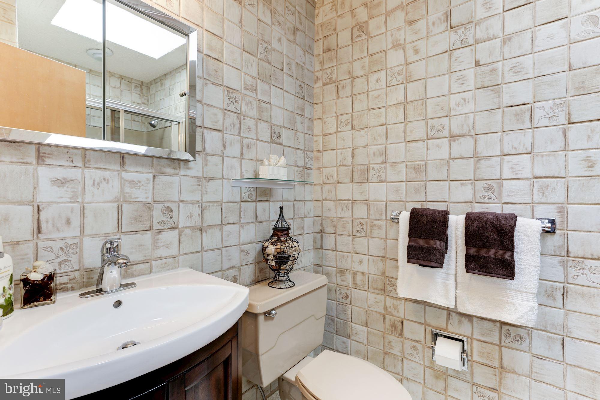 10012 Hall Road Potomac, MD 20854 - Photo 19 of 28 Second Master Bath