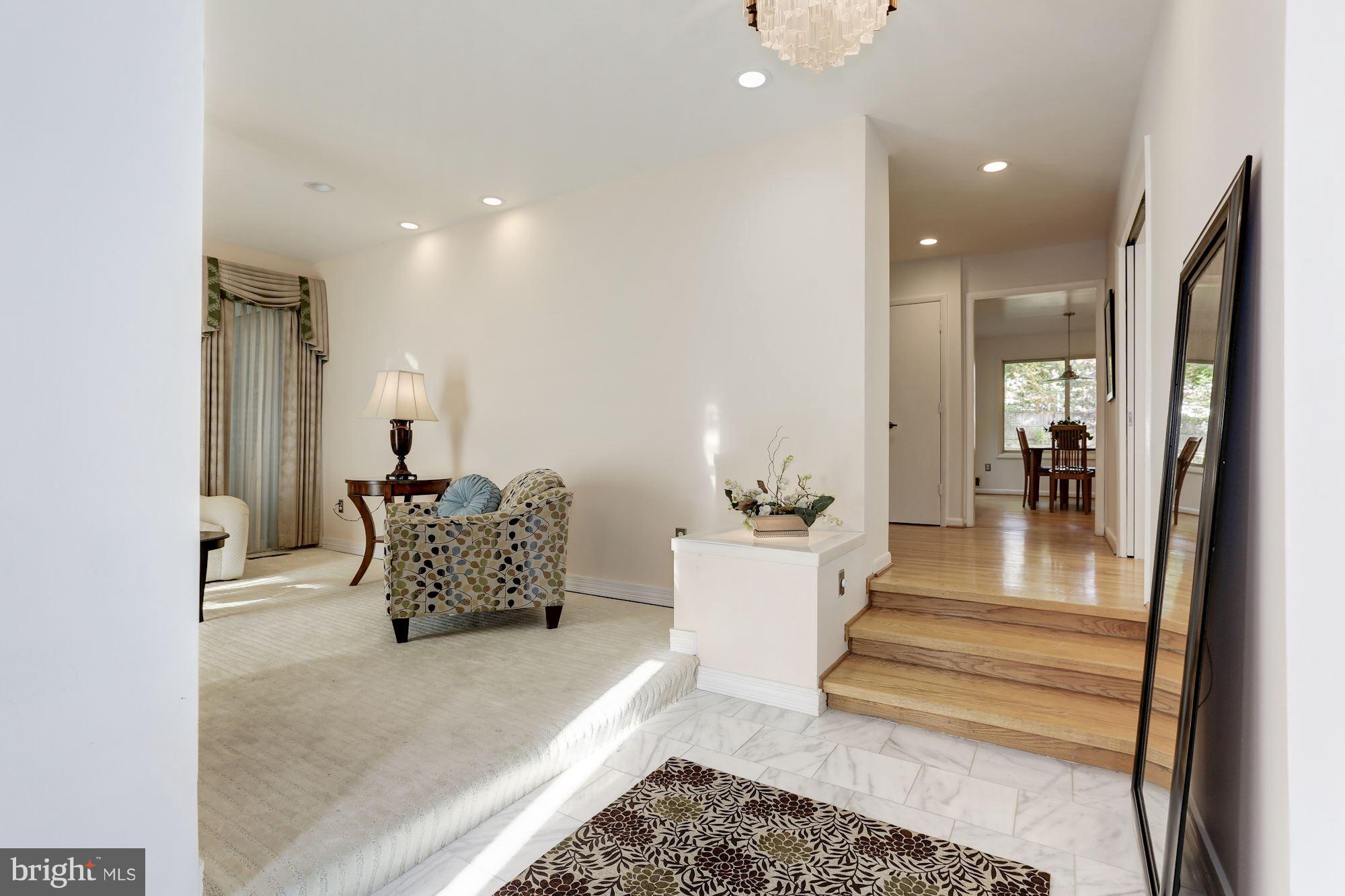 10012 Hall Road Potomac, MD 20854 - Photo 5 of 28 Foyer