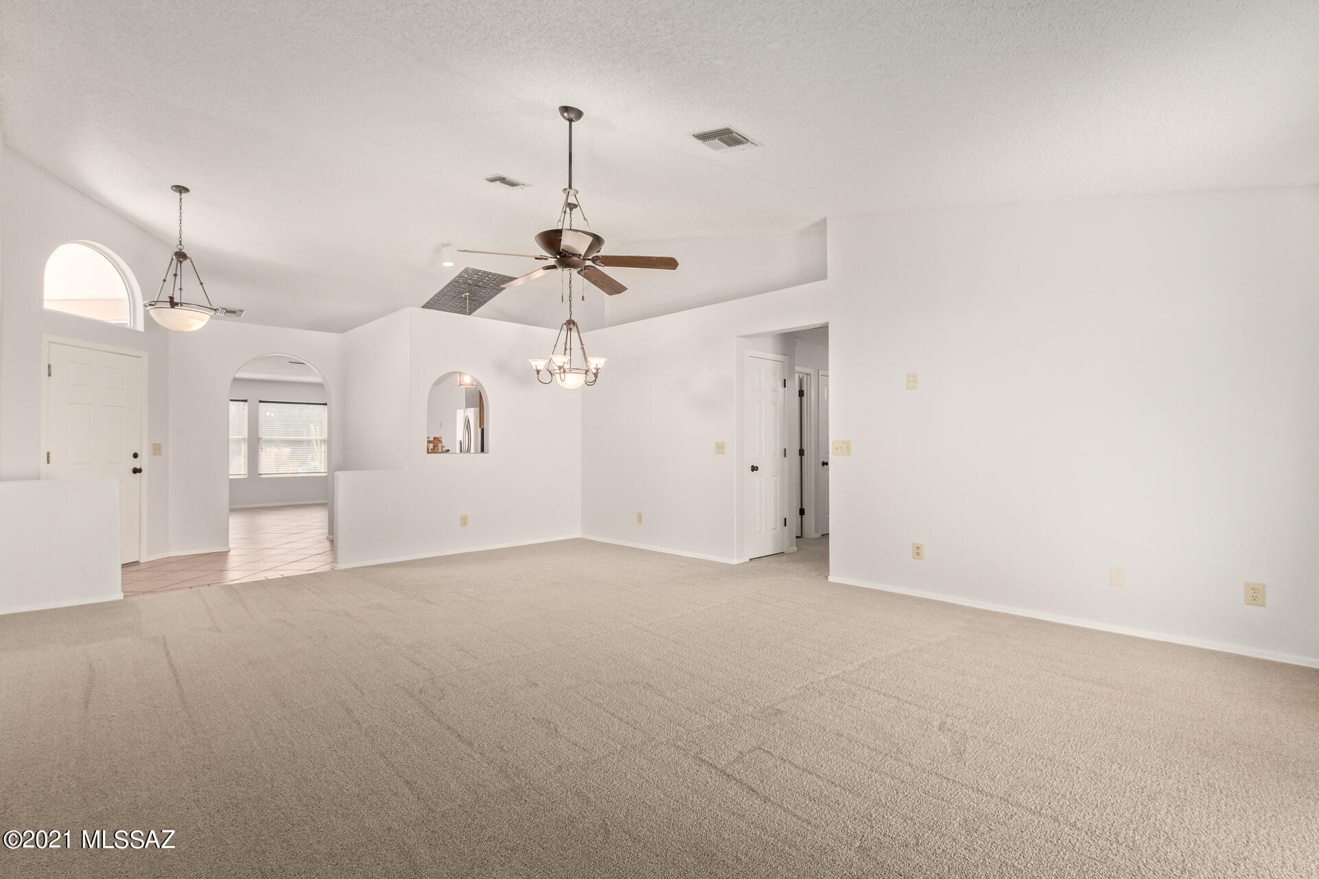 3034 West Sky Ranch Trail Tucson, AZ 85742 - Photo 4 of 27 a view of empty room with a ceiling fan