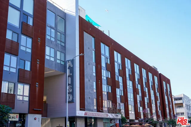 $2,868 | 950 East 3rd Street, Unit 3300, Los Angeles, CA 90013