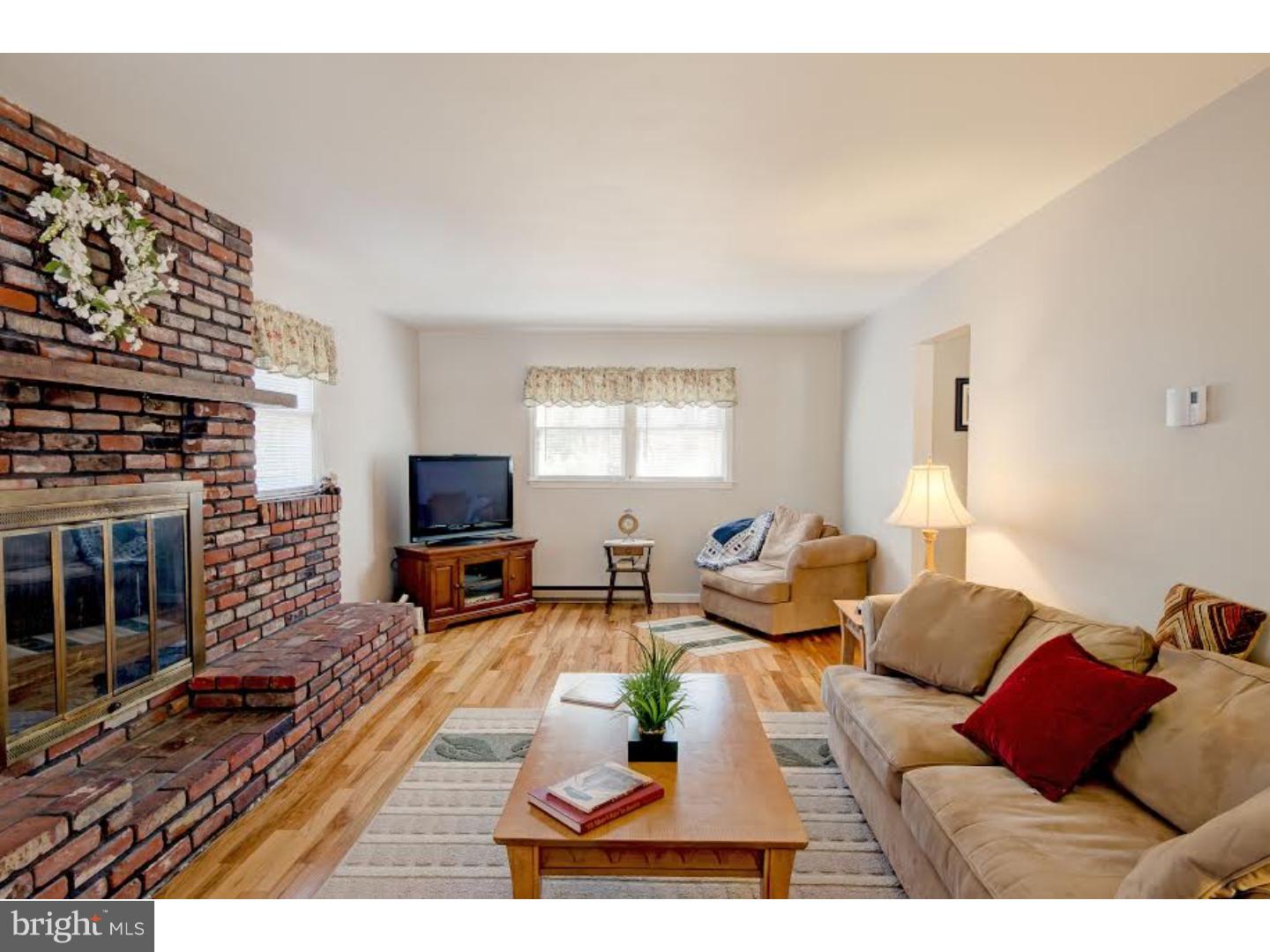 265 Hopewell Road Medford, NJ 08055 - Photo 3 of 18 Family Room