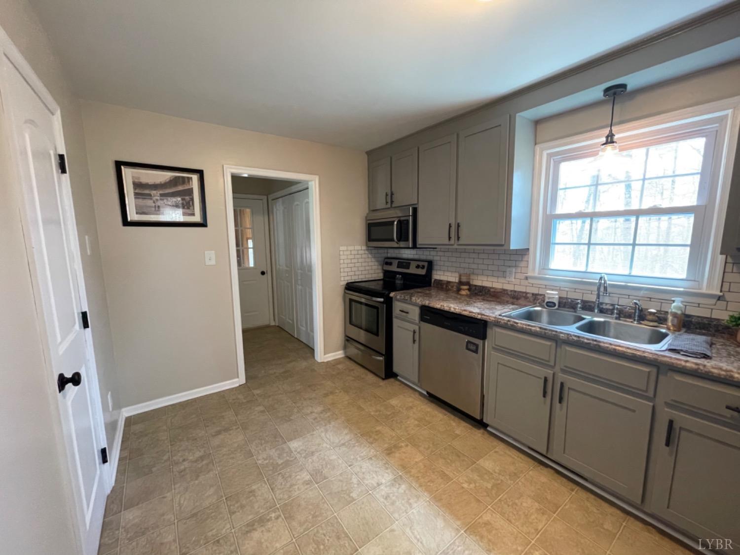 2355 Country Club Road Appomattox, VA 24522 - Photo 22 of 41 a kitchen with stainless steel appliances granite countertop a stove a sink and a refrigerator