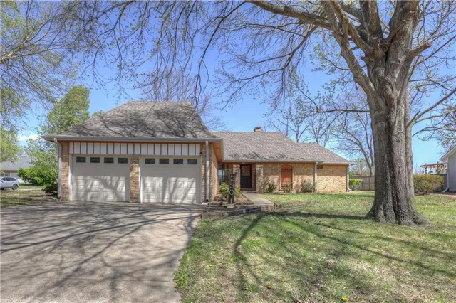 $275,000 | 2301 South Stilwell Street, Pittsburg, KS 66762