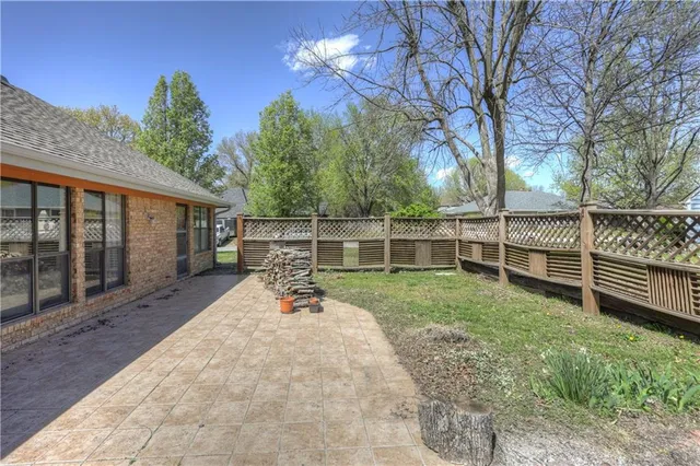 $275,000 | 2301 South Stilwell Street, Pittsburg, KS 66762