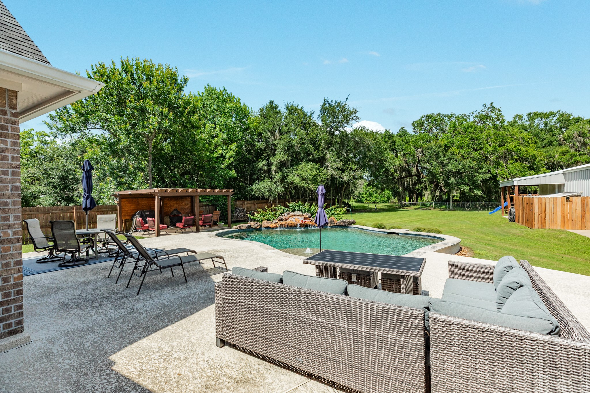 1208 Bronco Trail Angleton, TX 77515 - Photo 7 of 46