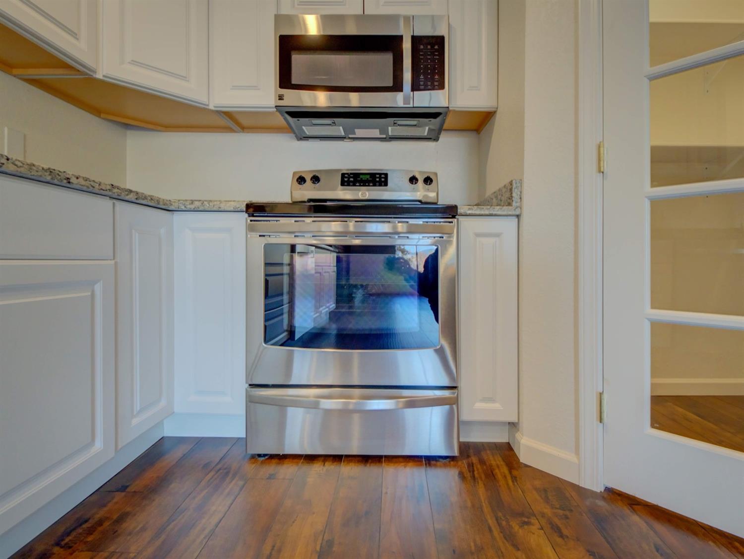 2407 Merlin Road Grants Pass, OR 97526 - Photo 9 of 34 New appliances in kitchen.