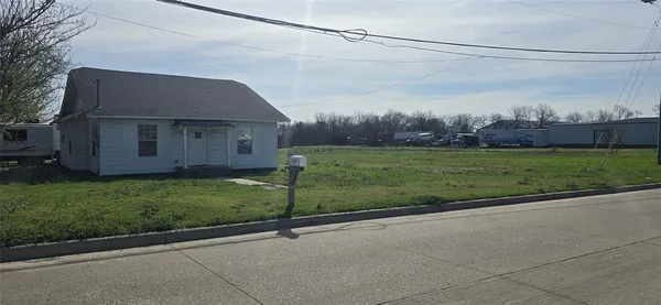 $559,000 | 614 North 2nd Street, Sanger, TX 76266