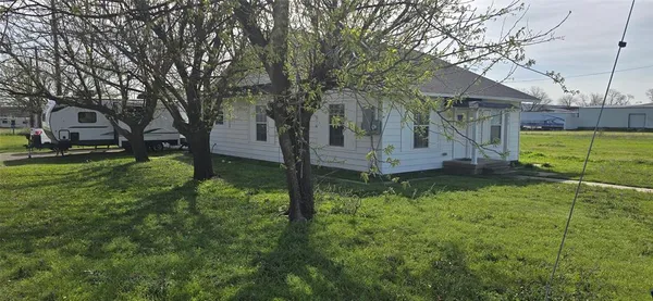 $559,000 | 614 North 2nd Street, Sanger, TX 76266