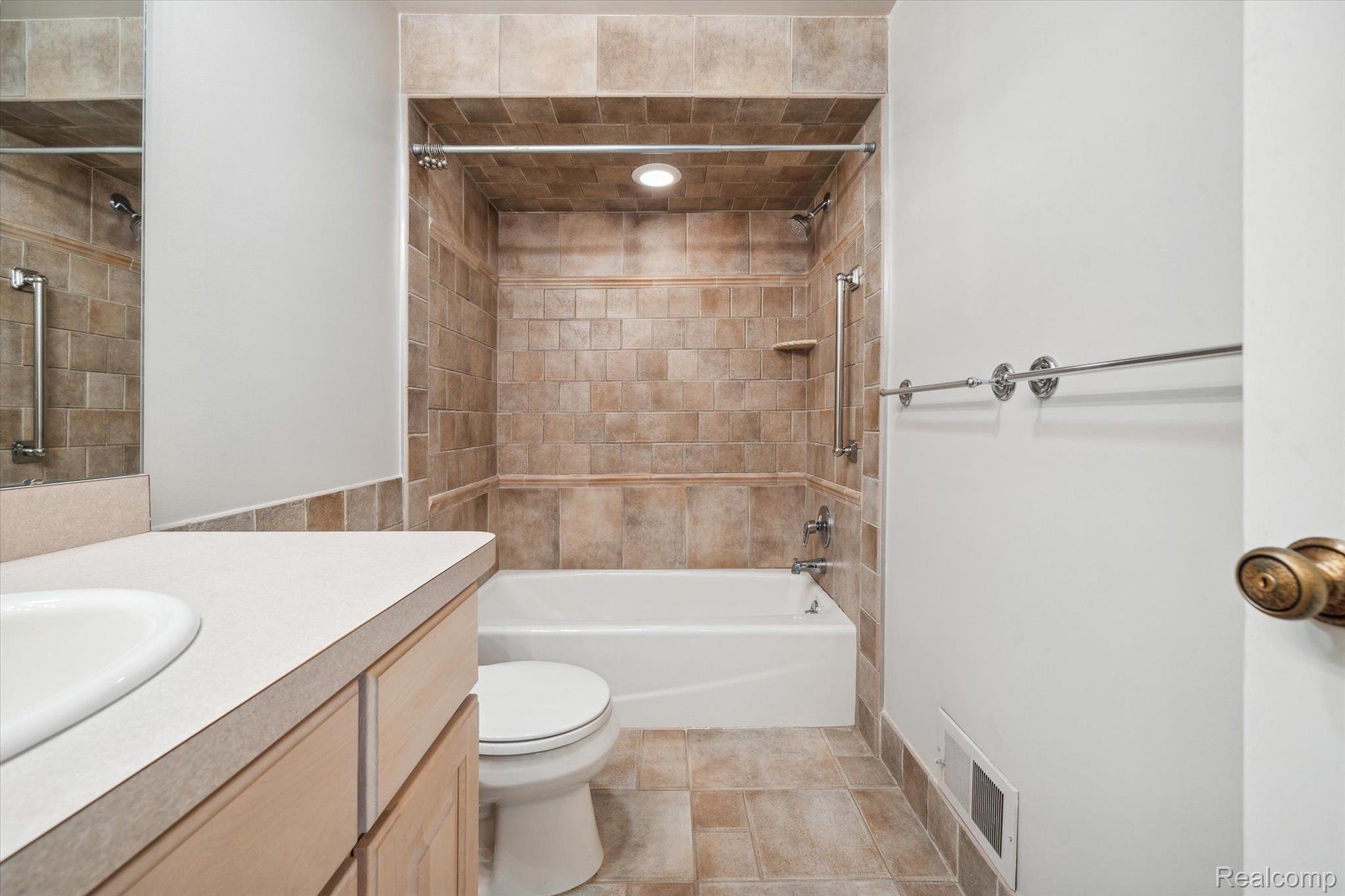 1104 Willow Grove Court Rochester, MI 48307 - Photo 26 of 38 Updated guest bath