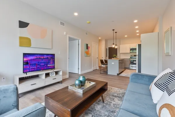 $3,350 | 279 Willard Street, Unit 204, Quincy, MA 02169