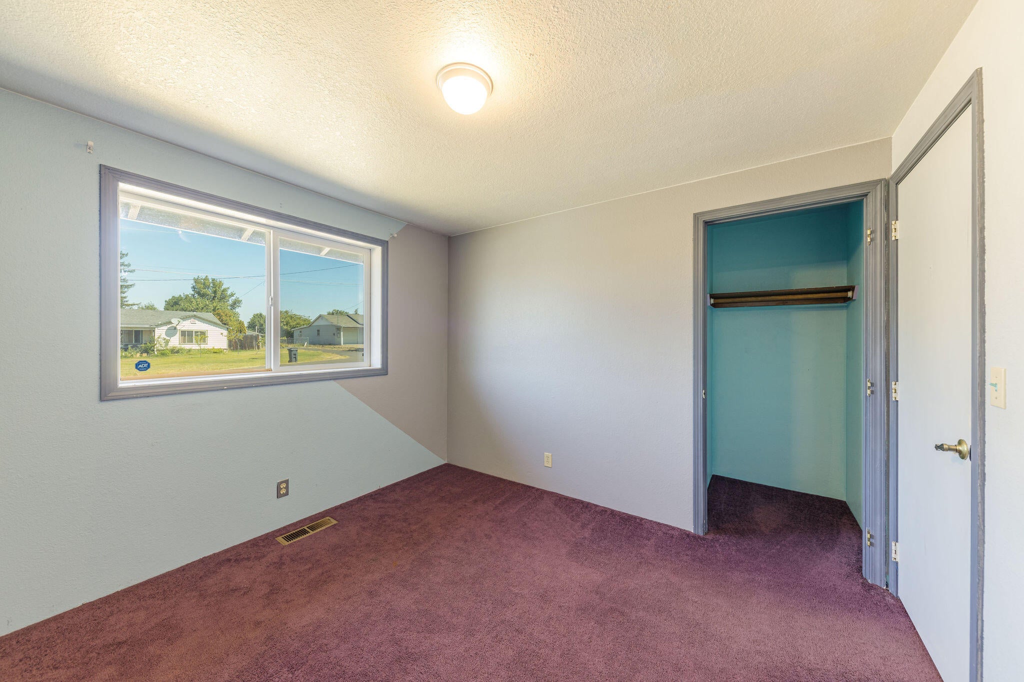1532 Roberts Road Medford, OR 97504 - Photo 21 of 42 First Bedroom