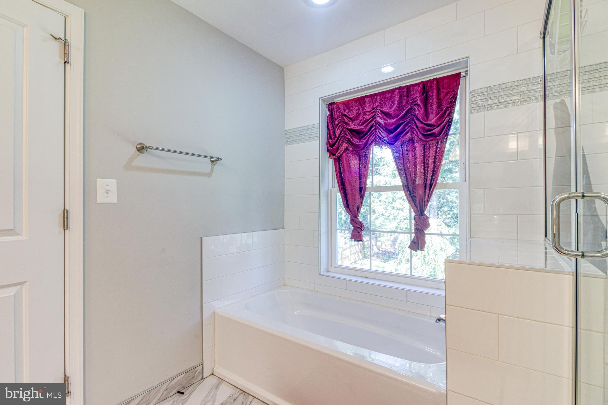 1327 Smith Village Road Silver Spring, MD 20904 - Photo 21 of 33 Tub in the master bathroom