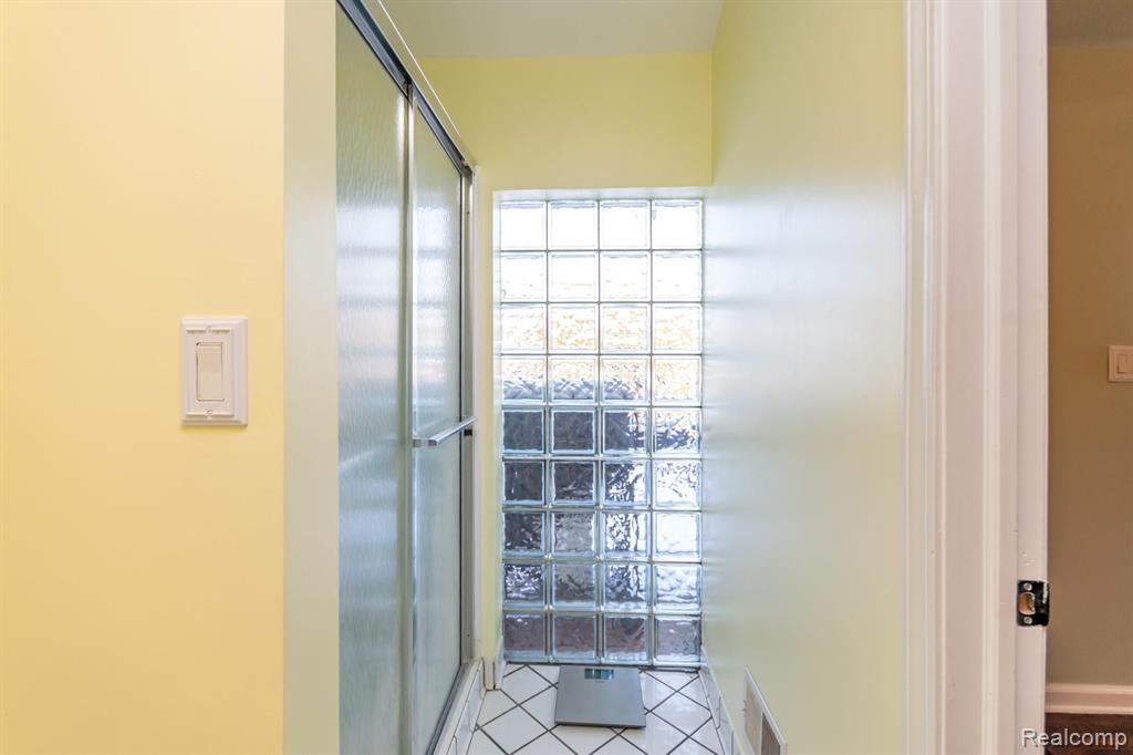 35905 Kelly Road Clinton Township, MI 48035 - Photo 20 of 28