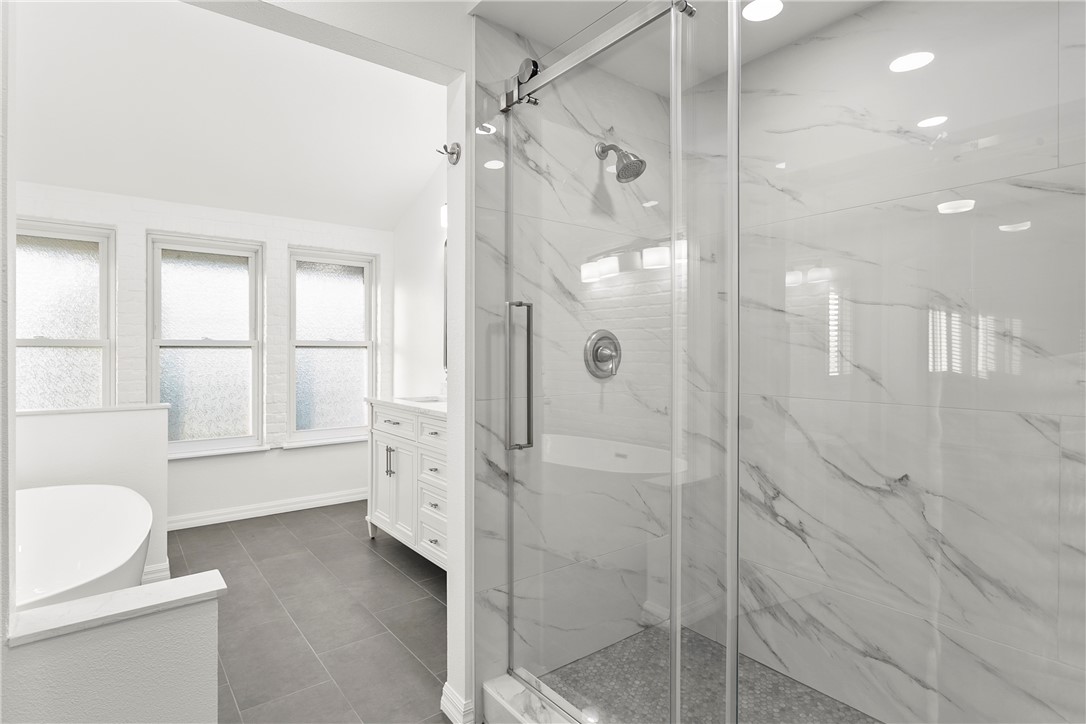 102 West Yale Loop Irvine, CA 92604 - Photo 21 of 38 Primary Ensuite Bathroom (Bath #2)