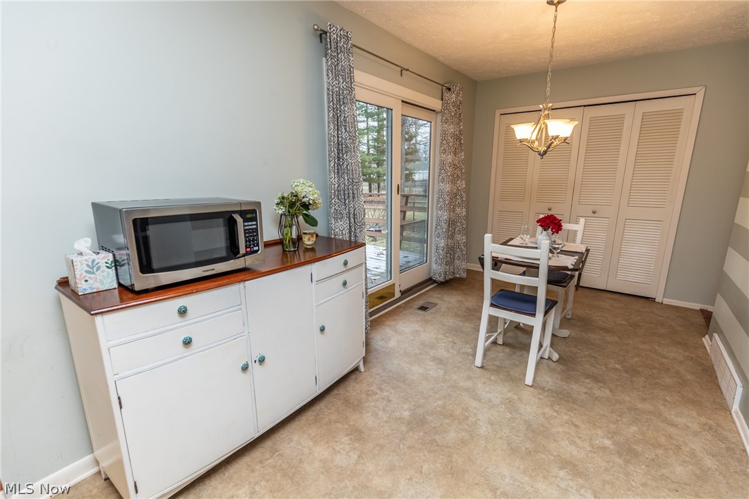 26708 Knickerbocker Road Bay Village, OH 44140 - Photo 12 of 33 Spacious eating area. Laundry closet in background