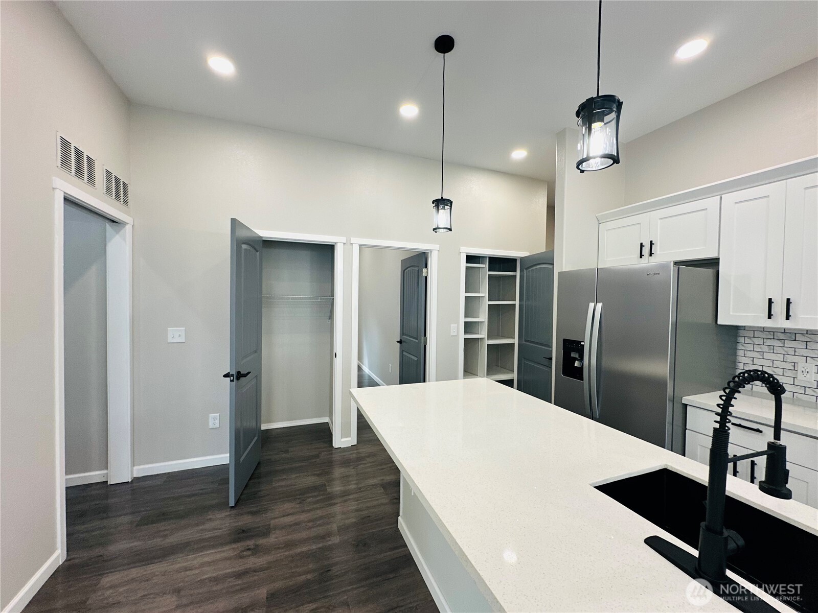 2013 Harding Road Aberdeen, WA 98520 - Photo 8 of 25 Gallery Image 8