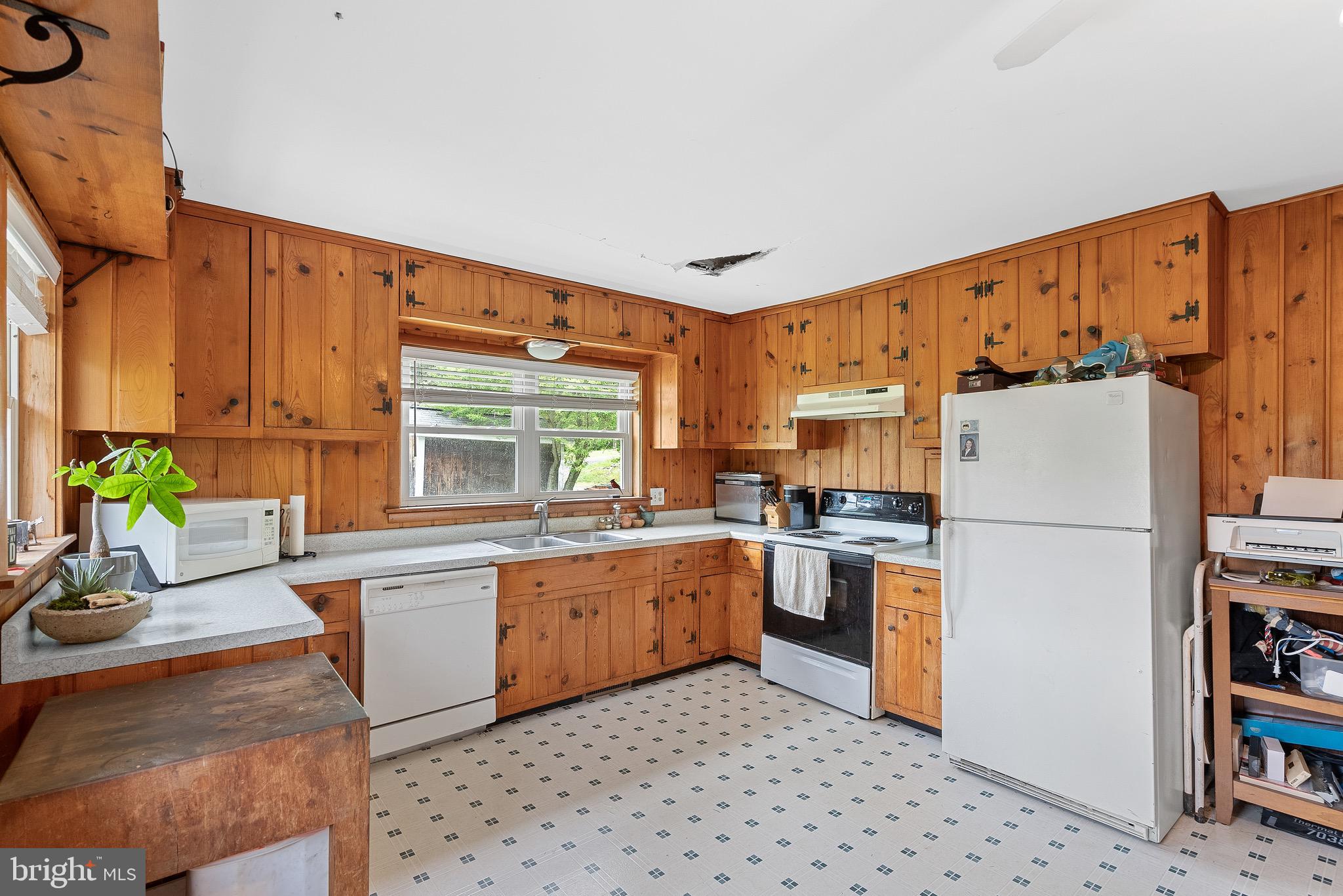 19281 Harmony Church Road Leesburg, VA 20175 - Photo 4 of 19 Kitchen