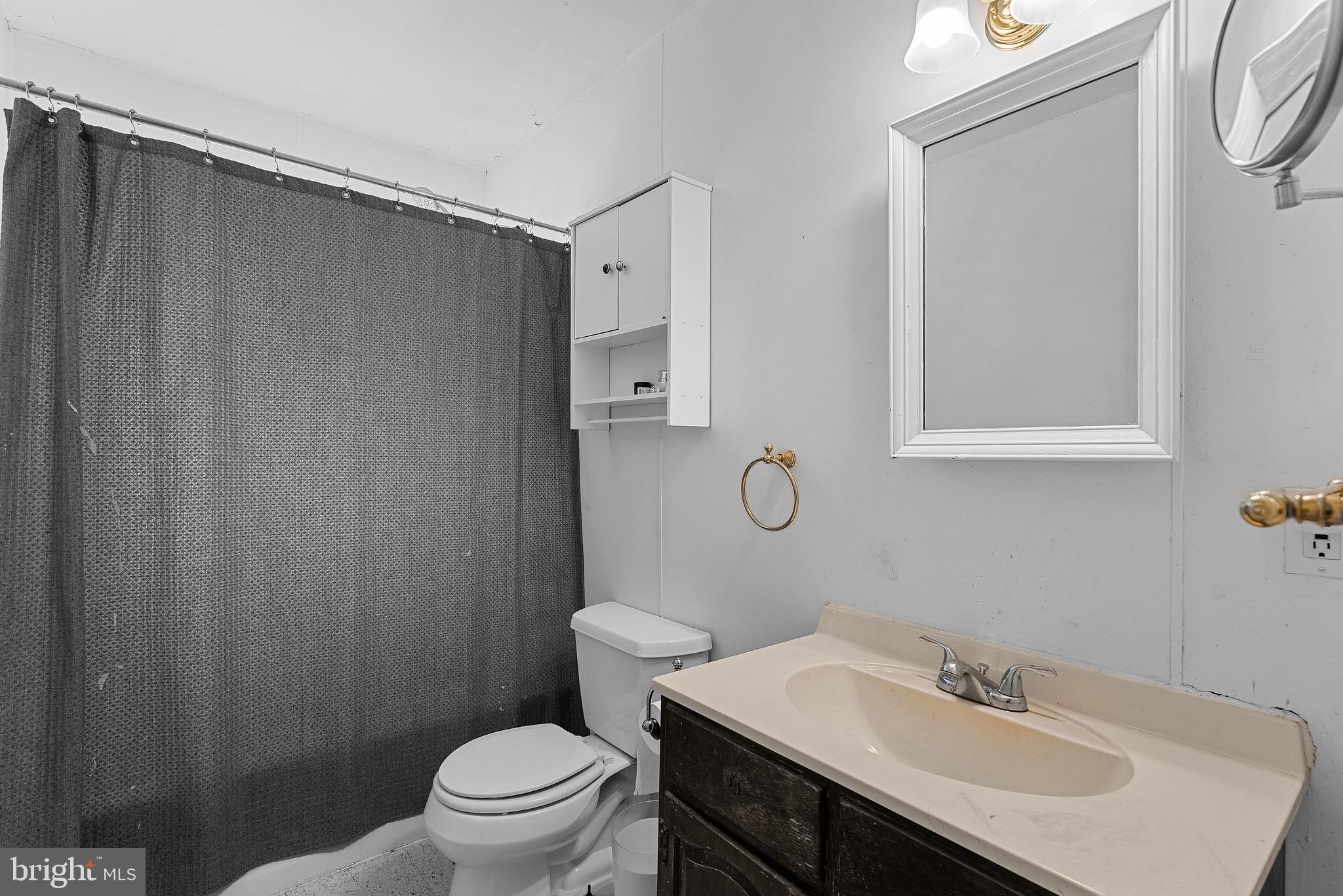 19281 Harmony Church Road Leesburg, VA 20175 - Photo 8 of 19 Bathroom