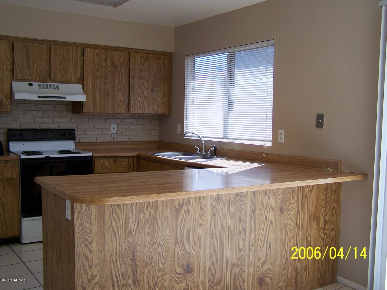 7059 West Mountain View Road Peoria, AZ 85345 - Photo 5 of 6 BREAKFAST BAR AREA