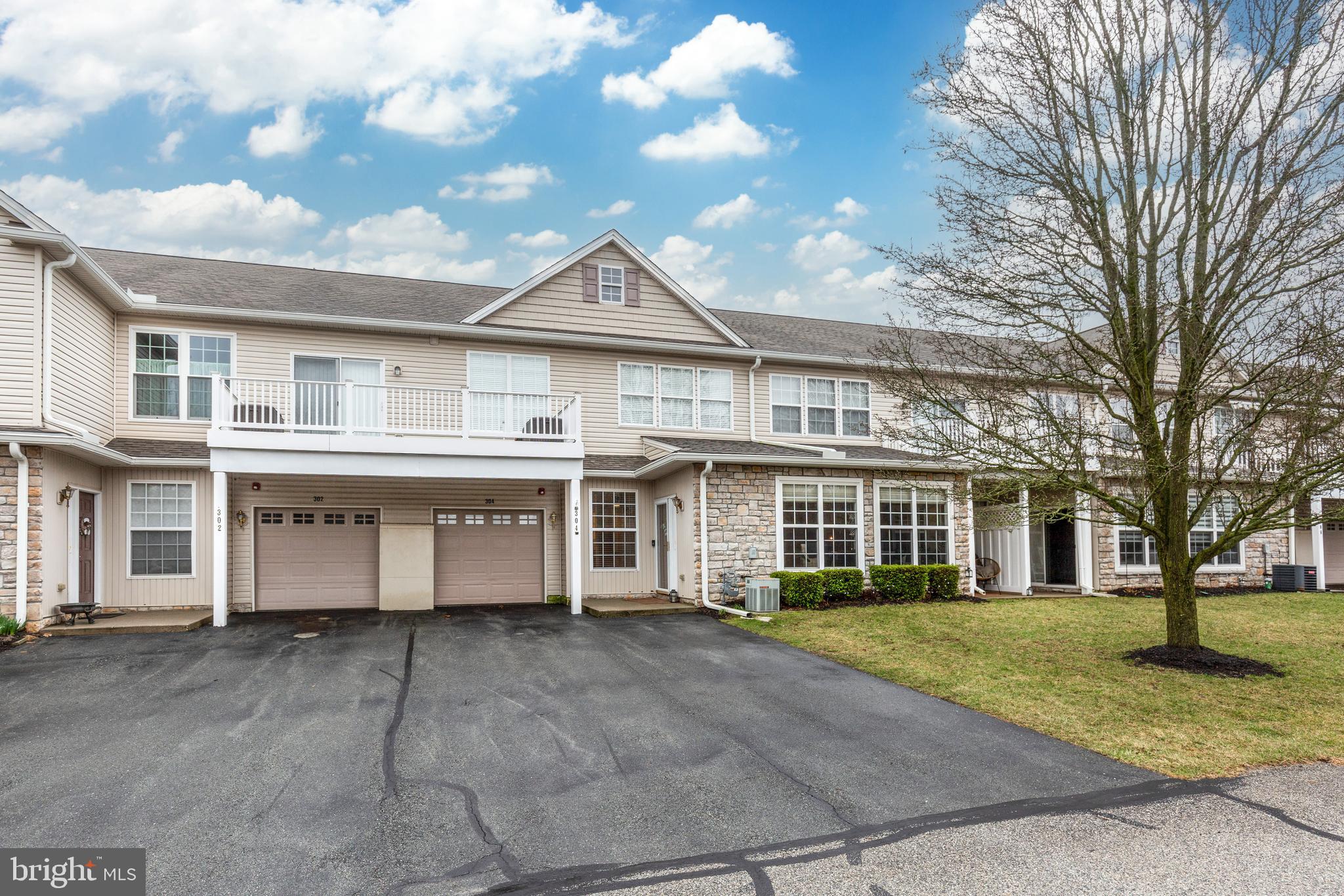 304 Marshview Road, Unit 304 Stewartstown, PA 17363 - Photo 28 of 40 large drive hold 4 cars