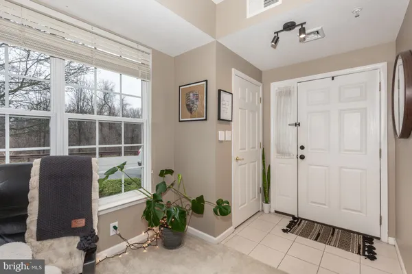 a view of livingroom with furniture