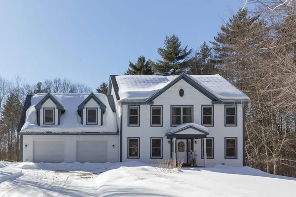 $699,900 | 762 Robinson Road, Pembroke, NH 03275