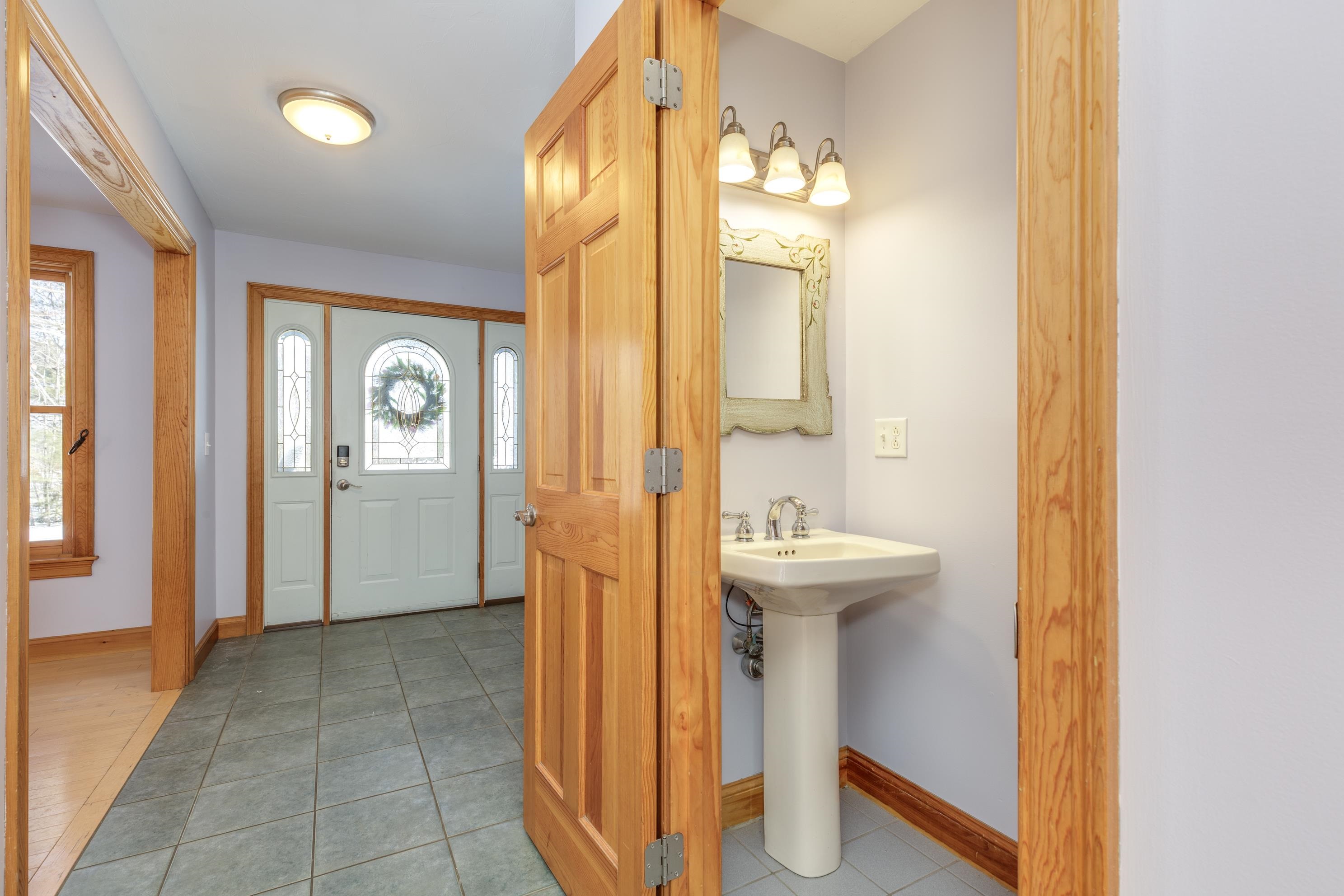 762 Robinson Road Pembroke, NH 03275 - Photo 15 of 41