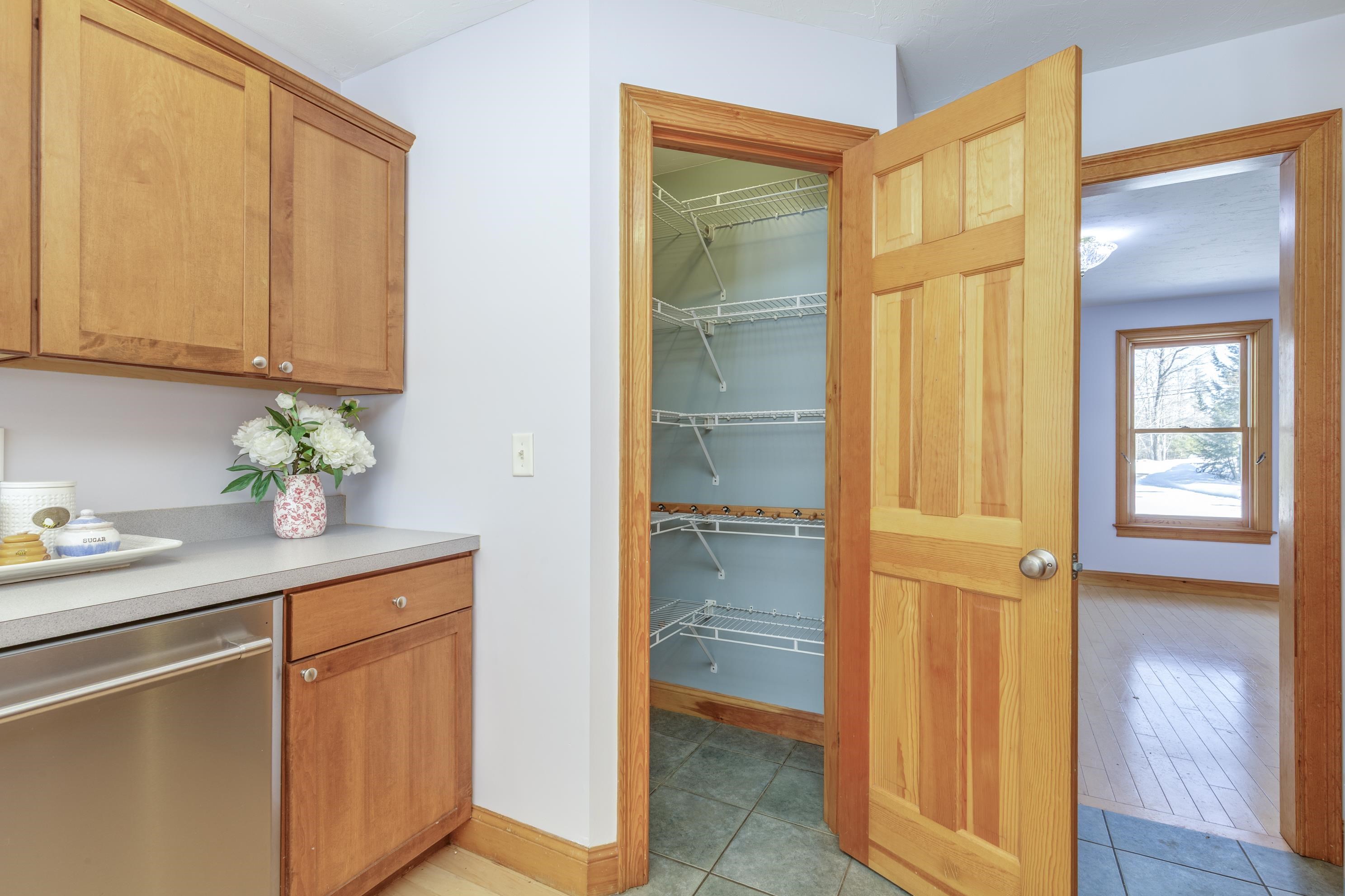 762 Robinson Road Pembroke, NH 03275 - Photo 6 of 41