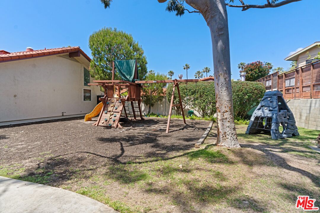29500 Heathercliff Road, Unit 5 Malibu, CA 90265 - Photo 15 of 17 a view of outdoor space with seating area