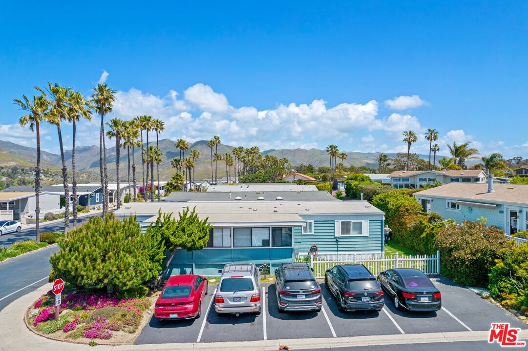 29500 Heathercliff Road, Unit 5 Malibu, CA 90265 - Photo 8 of 17 a view of a chairs and tables in patio