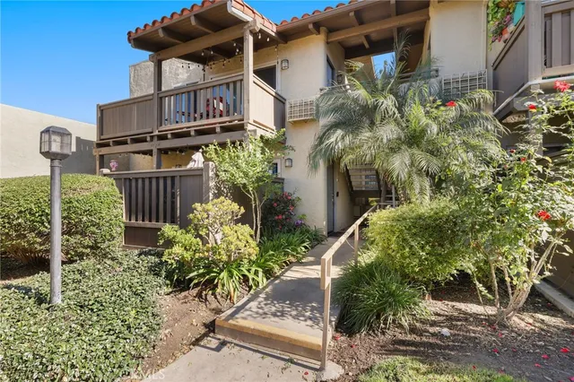 a view of a back yard of the house