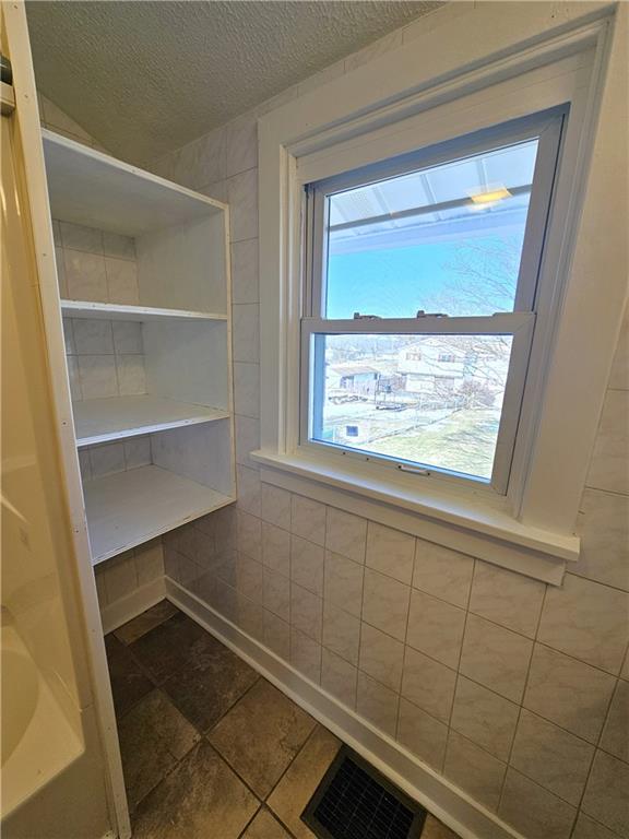 775 Wayne Street Washington, PA 15301 - Photo 21 of 49 Linen storage