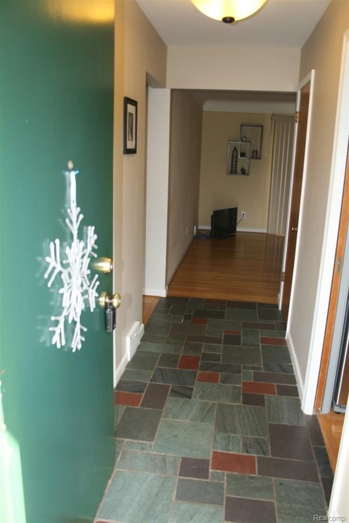 28410 New Castle Road Farmington, MI 48331 - Photo 3 of 24 IMG_7089.JPG