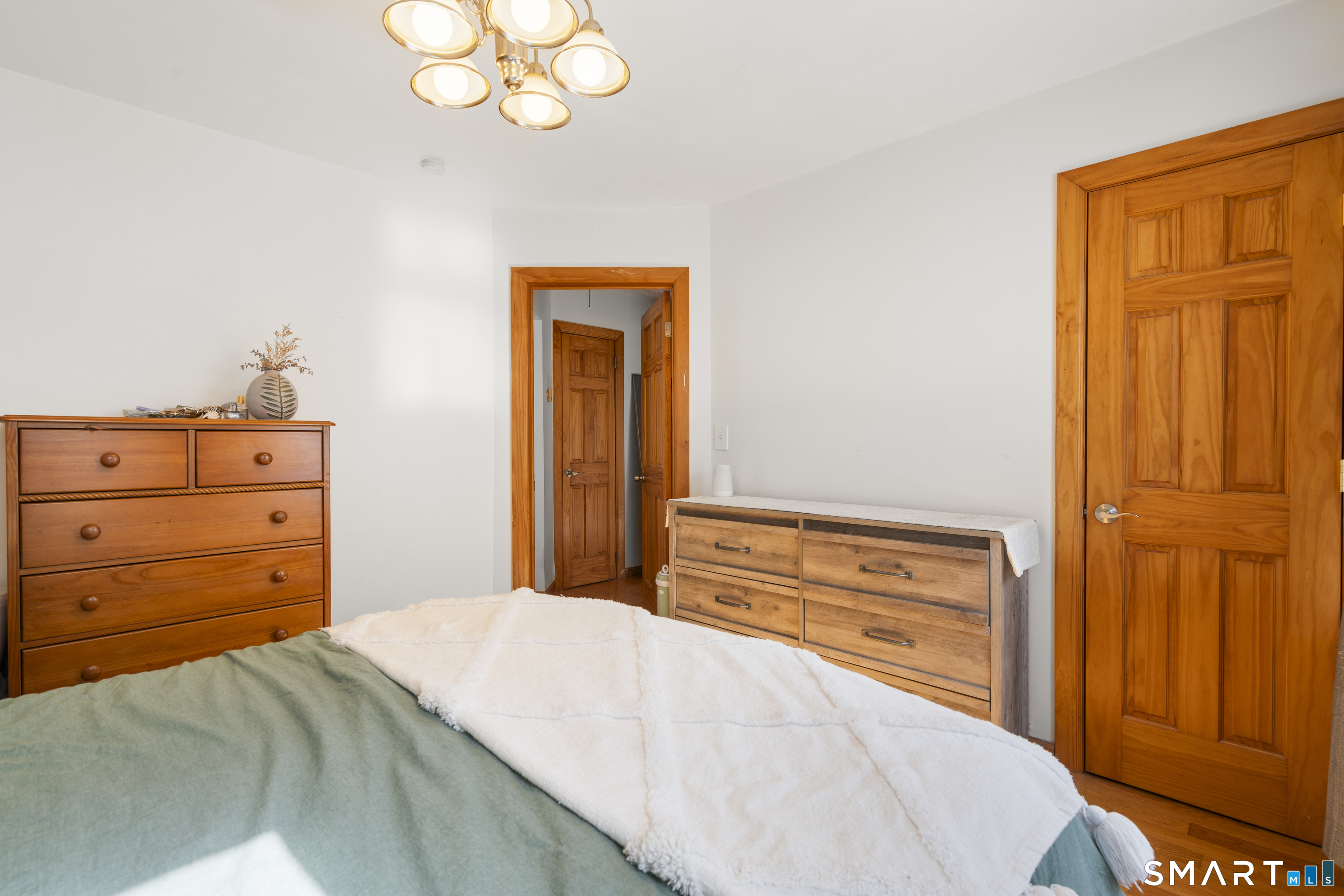 112 Colonial Road Stamford, CT 06906 - Photo 12 of 39