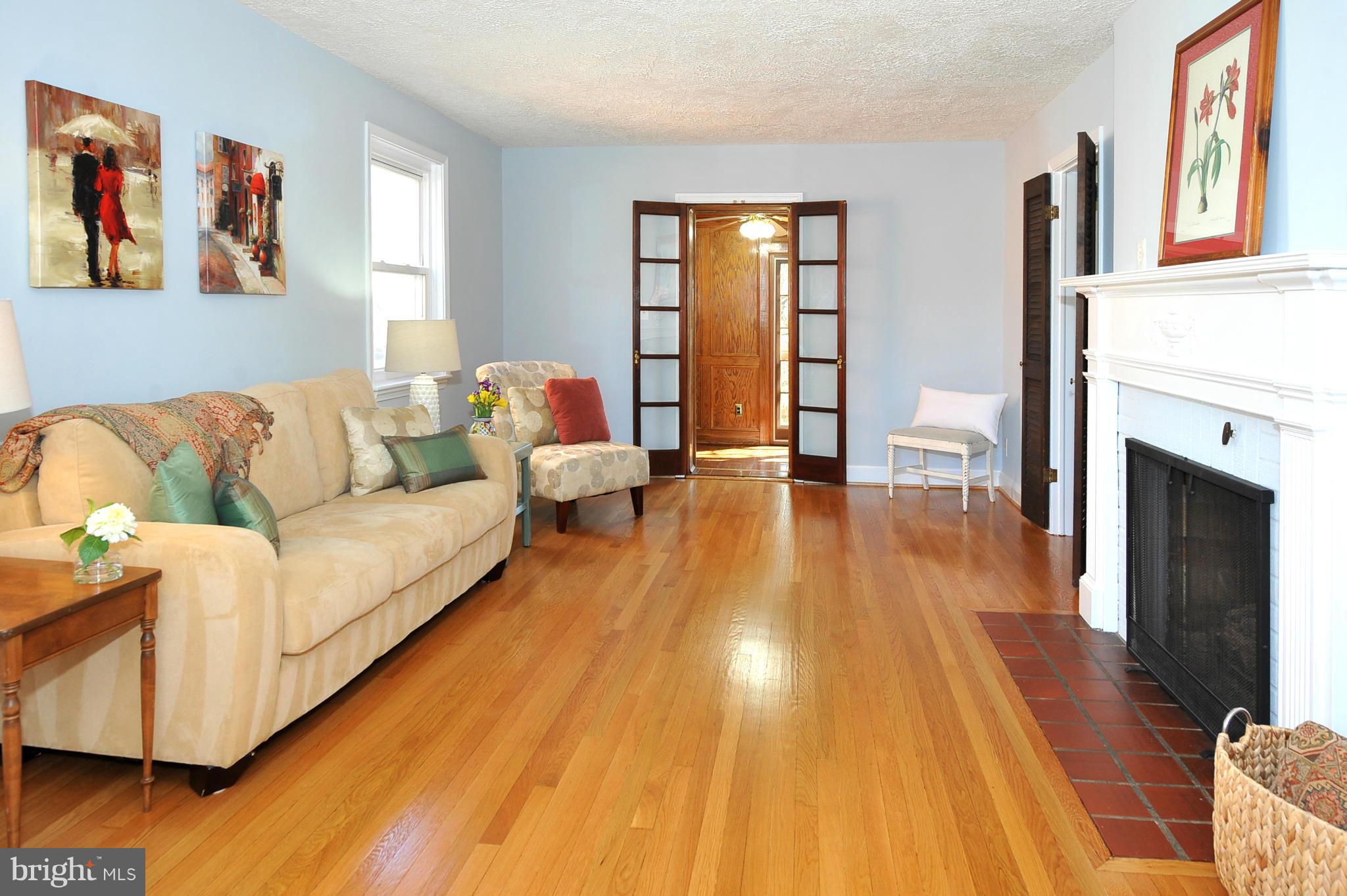 104 Indian Spring Drive Silver Spring, MD 20901 - Photo 3 of 30 Living Room