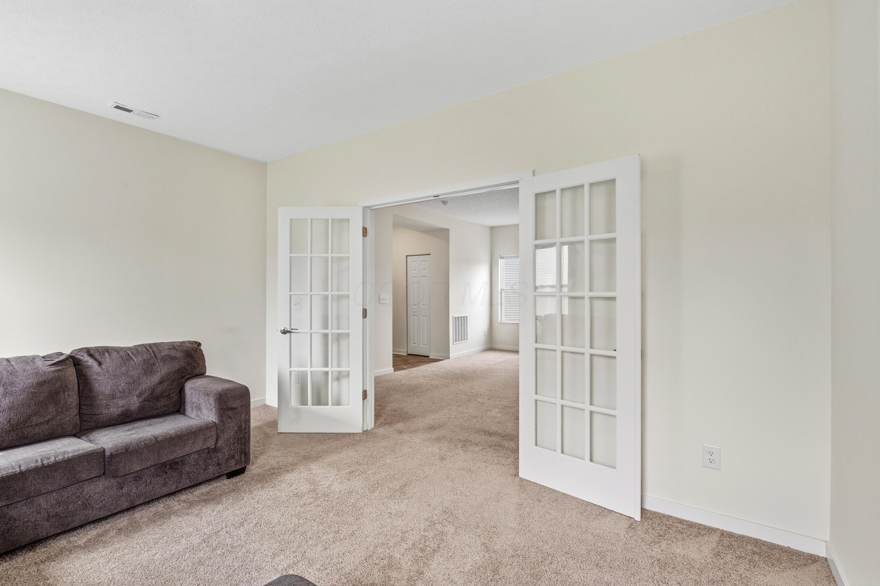 6007 Bears Run Road Columbus, OH 43232 - Photo 6 of 28 AF1A6306