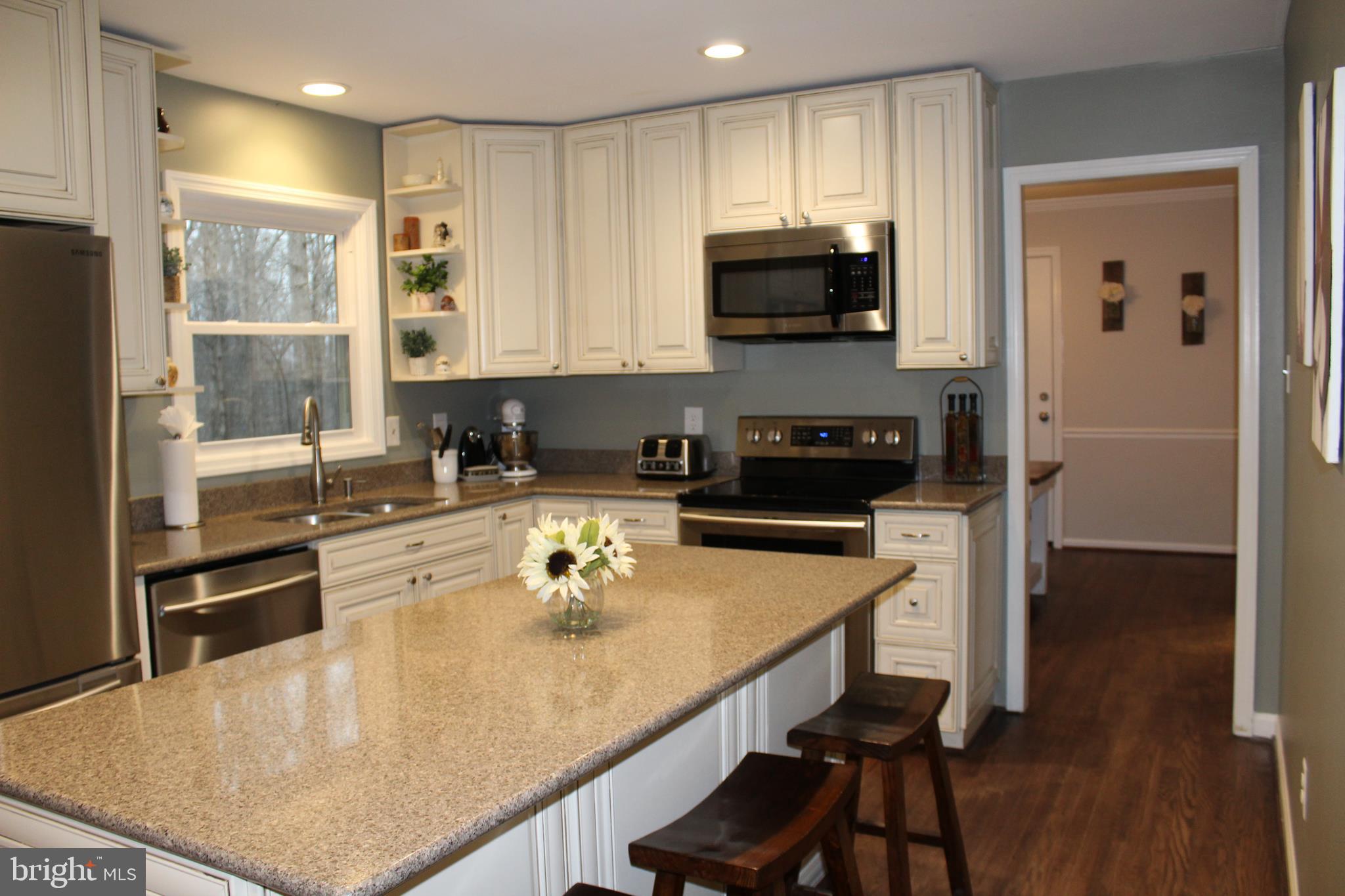 12052 Kahns Road Manassas, VA 20112 - Photo 2 of 13 Gallery Image 2