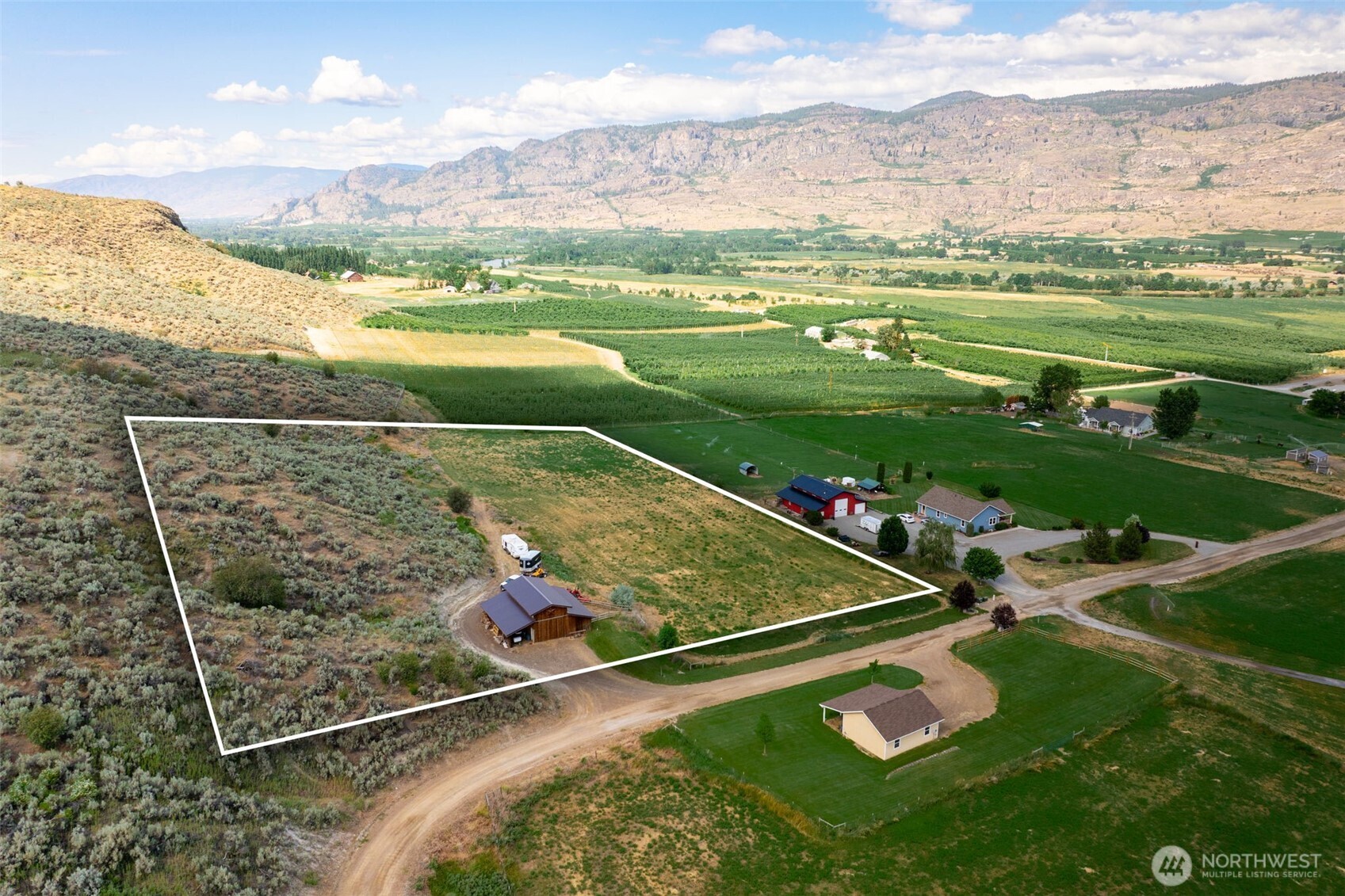 a view of a tennis court